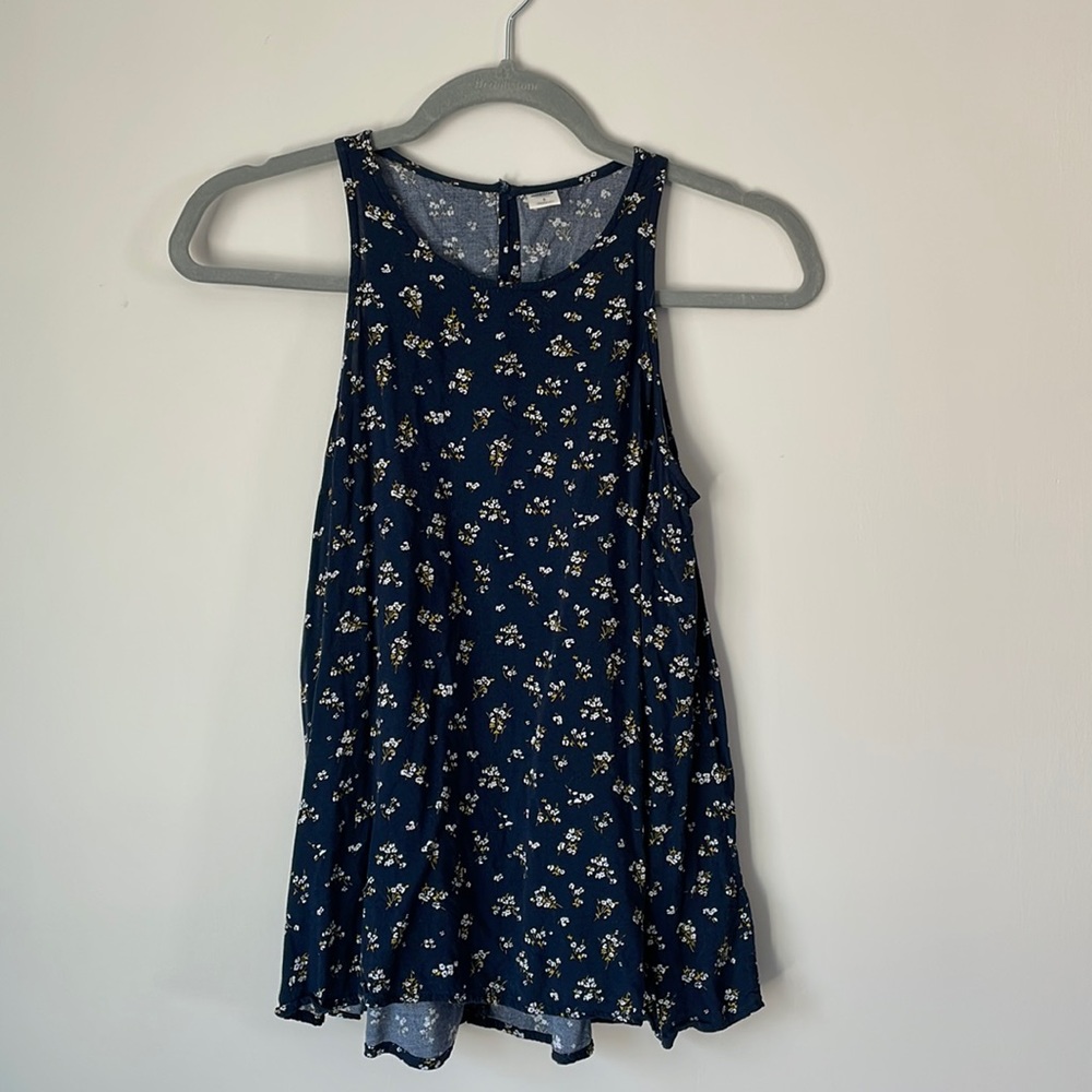gently used women’s floral tank top